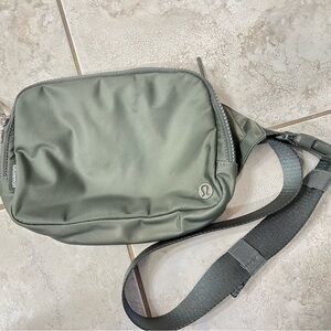 Lululemon everywhere belt bag 2L